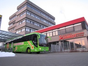 Meinfernbus vor dem SchmidtTerminal