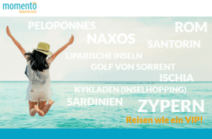 momento Flugreisen 2023 Frau springt am Strand im Hintergrund das Meerwasser