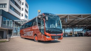 roter BÜSSING Bus DER SCHMIDT am SchmidtTerminal