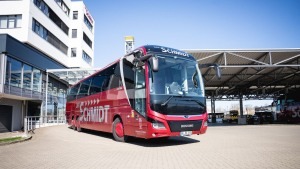 roter BÜSSING Bus DER SCHMIDT am SchmidtTerminal in Wolfenbüttel