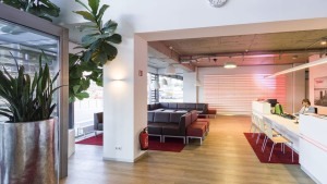 Empfangsbereich mit Beratungsterminal im SchmidtTerminal in Wolfenbüttel