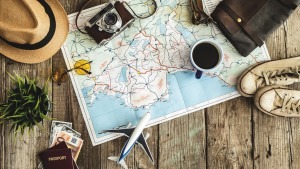 Reiseplanung Landkarte, Bargeld, Reisepässe und weitere Reiseaccessoires