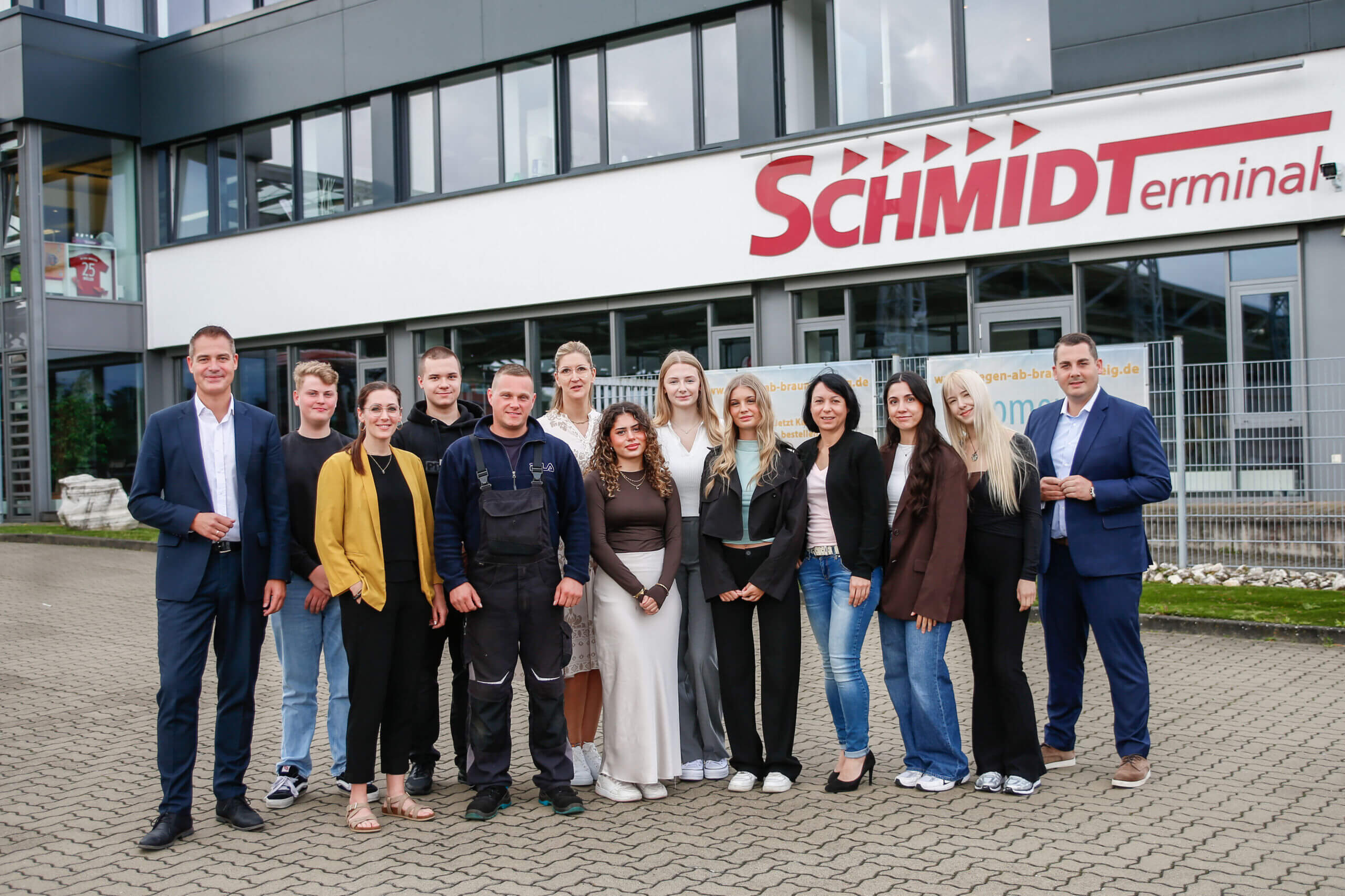 Ein Teil des Teams bei DER SCHMIDT GRUPPE am SchmidtTerminal
